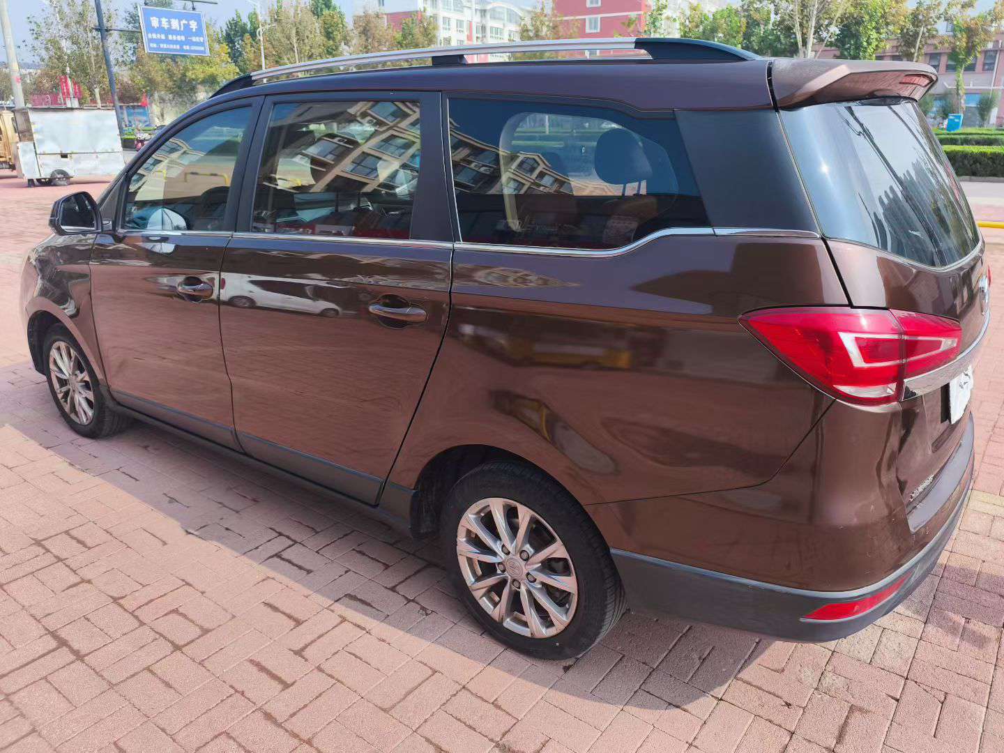 BAIC Wangwang M50 1.5L Manual Top Trim 7-Seater 6