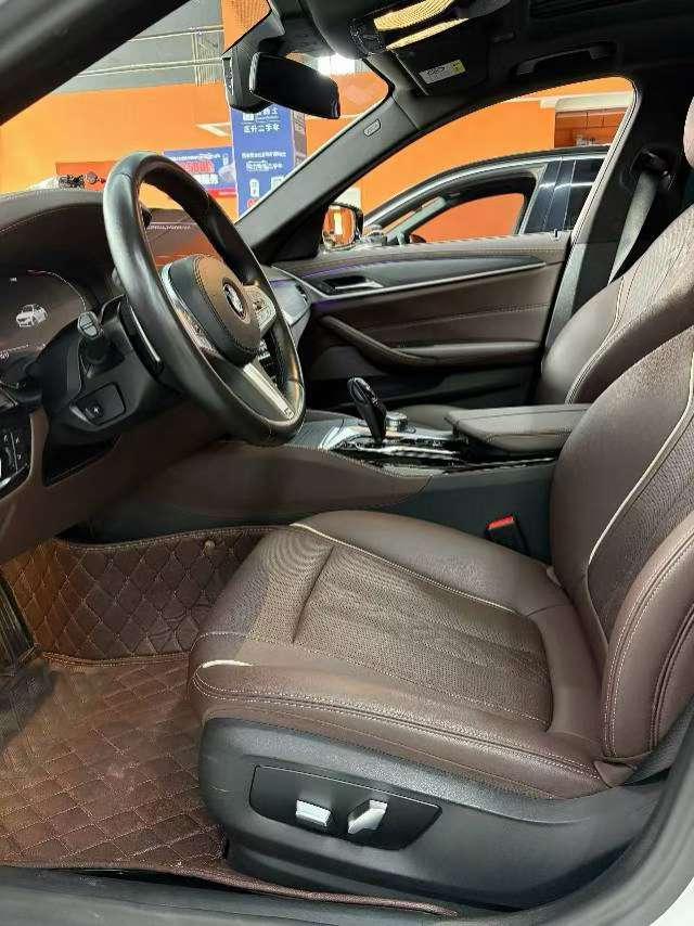 BMW 5 Series 530Li Leading M Sport Package 2