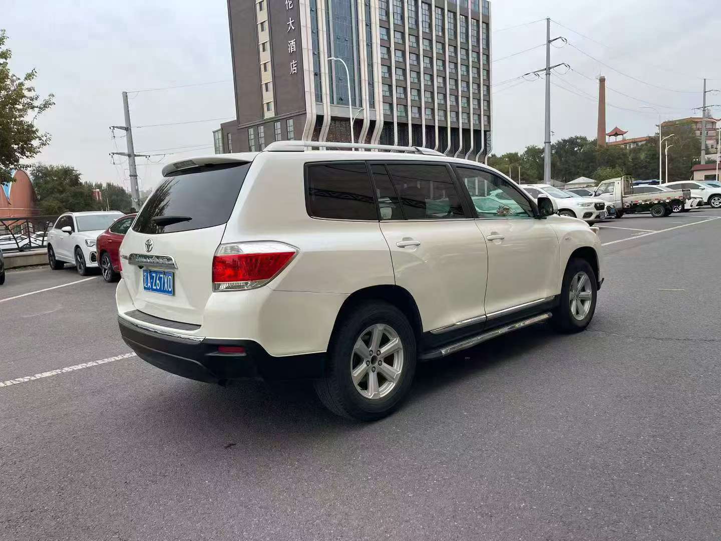 Toyota Highlander 2014 2.7L Automatic 5-Seat Purple Gold Edition 4