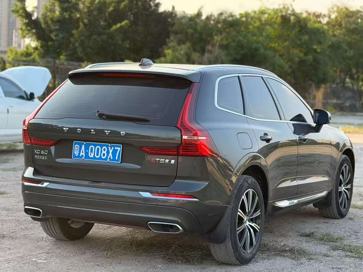 Volvo XC60 T5 AWD Zhiyuan Luxury Edition 4