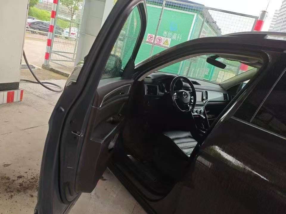 Volkswagen Teramont 2.5T 530 V6 4WD Luxury Edition 5
