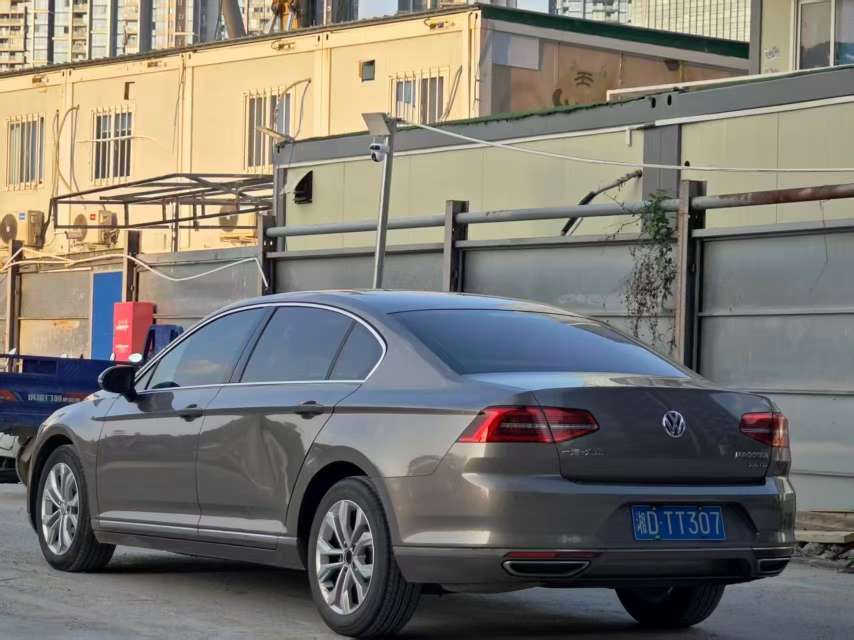 Volkswagen Magotan 2017 330 Luxury 1.8T 4