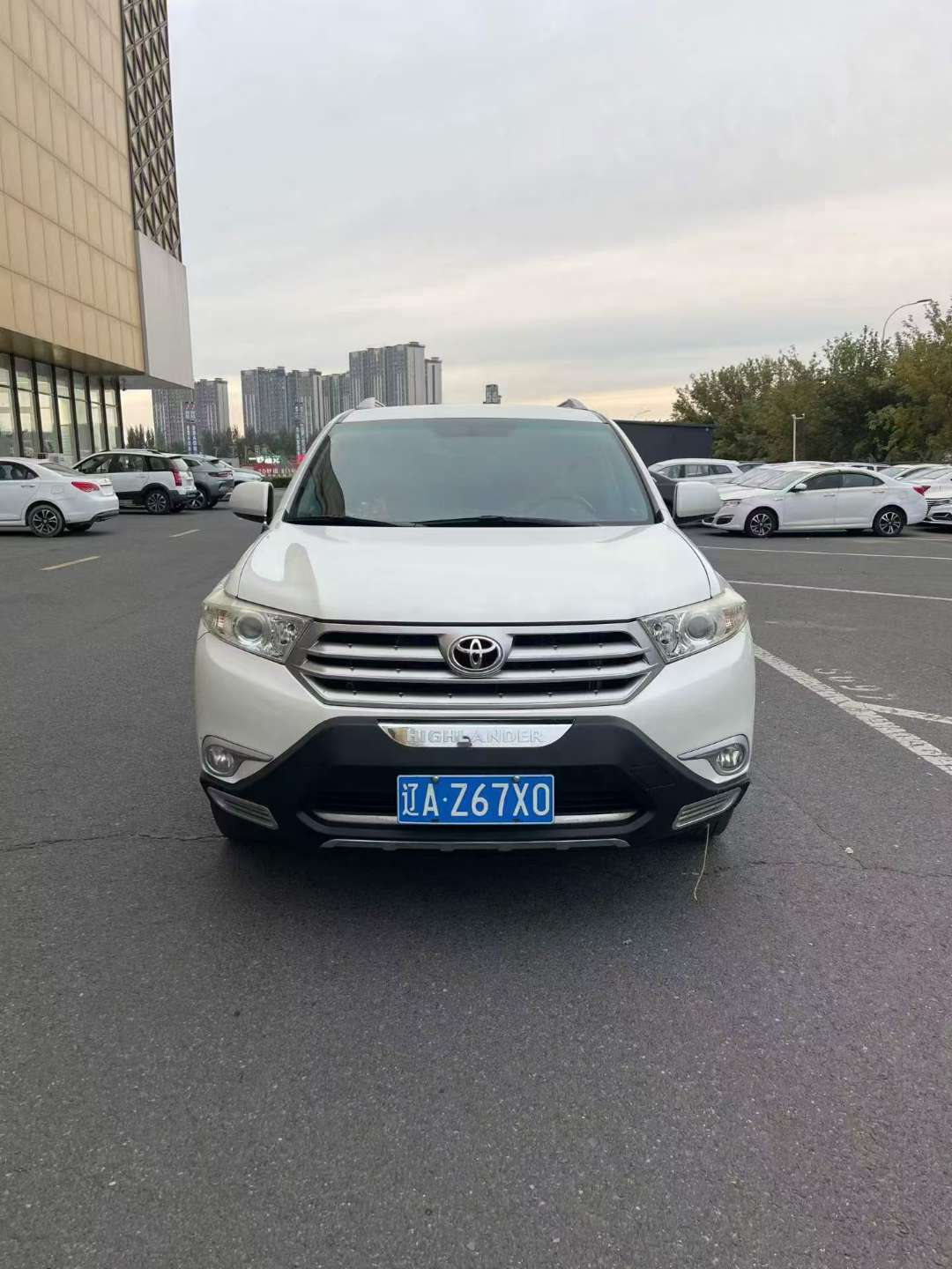 Toyota Highlander 2014 2.7L Automatic 5-Seat Purple Gold Edition