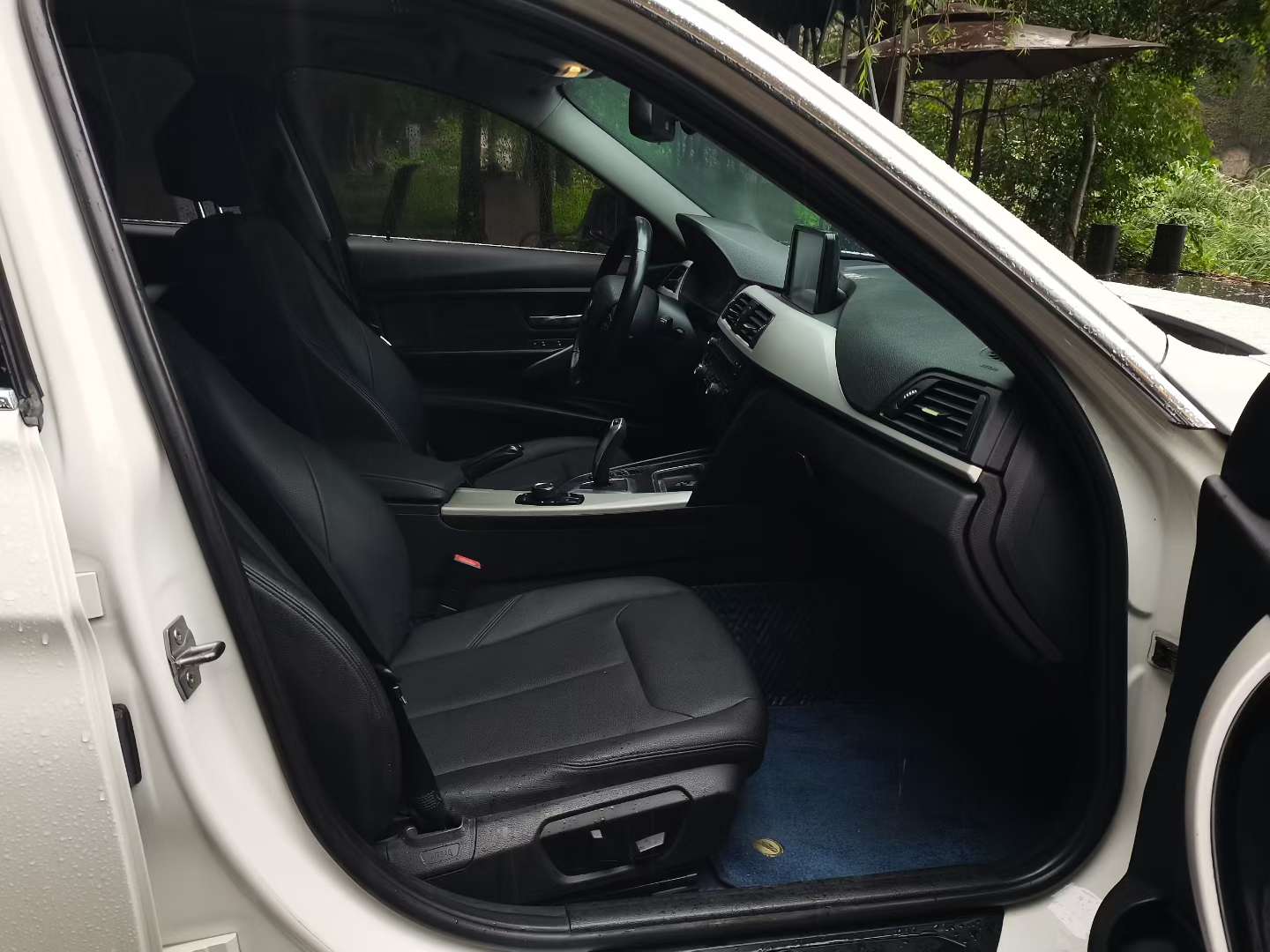 BMW 3 Series 316Li 9