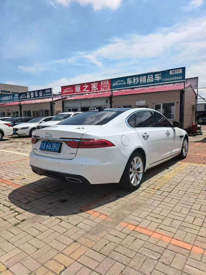 Jaguar XFL 9