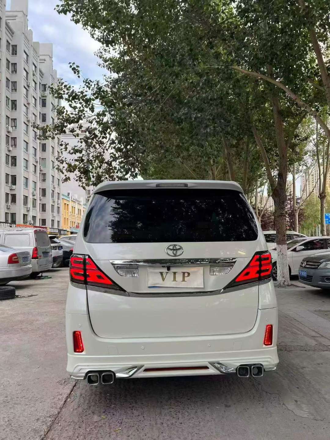 Toyota Alphard 4