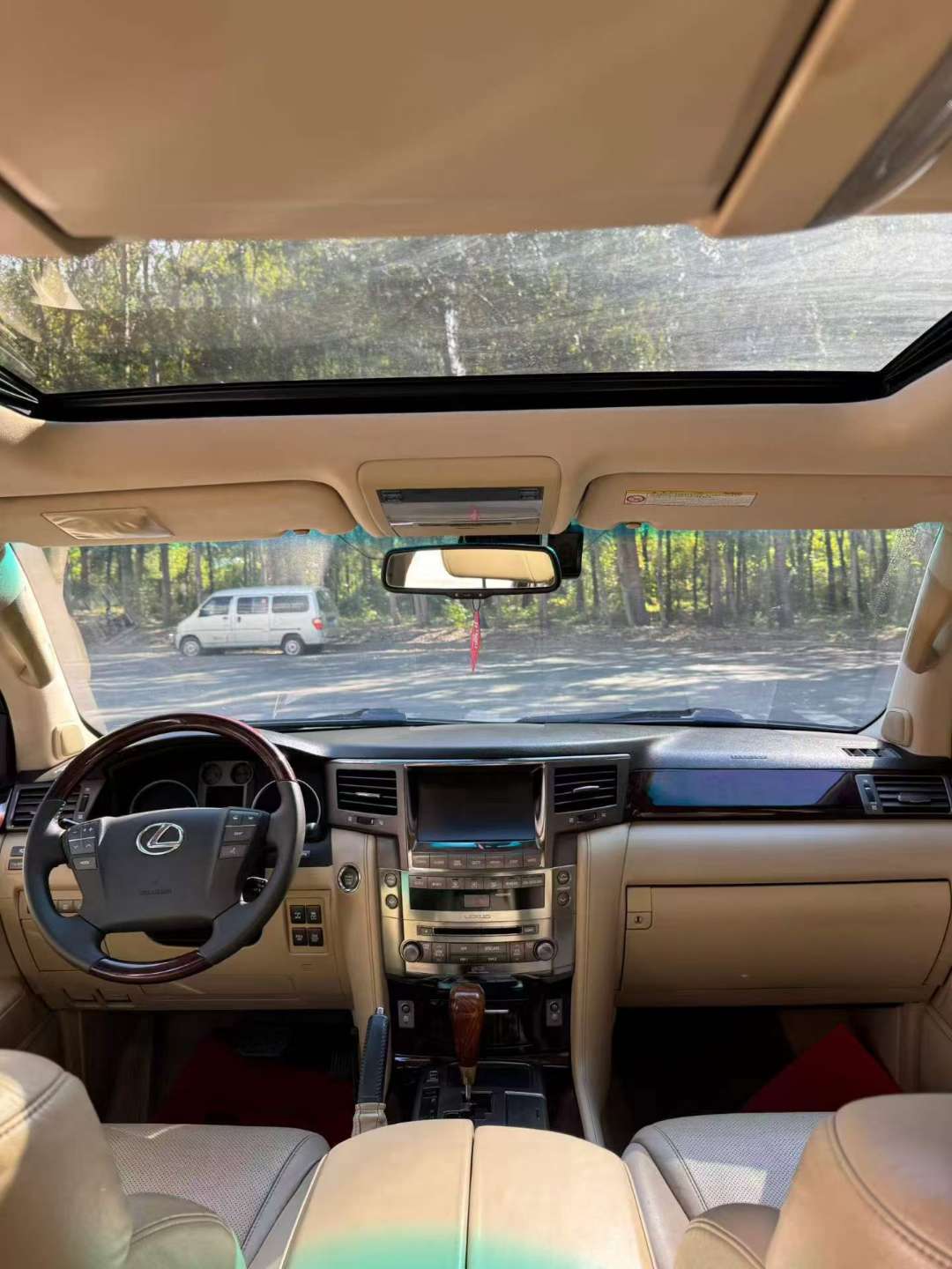 Lexus LX570 5.7L V8 9
