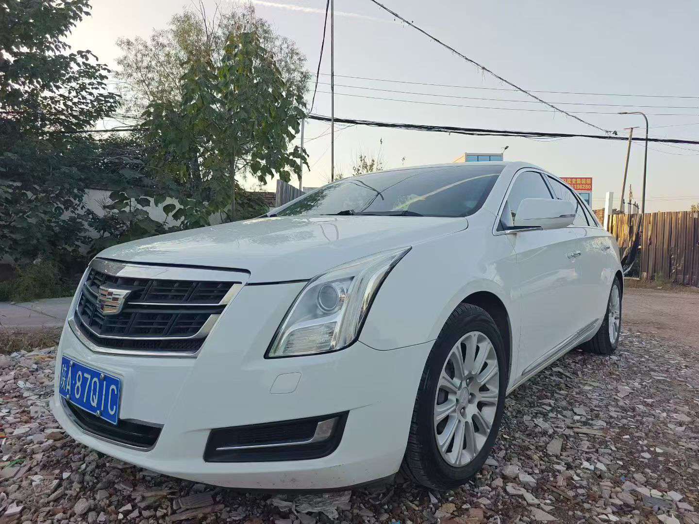 Cadillac XTS 2.0T Automatic with Sunroof 2