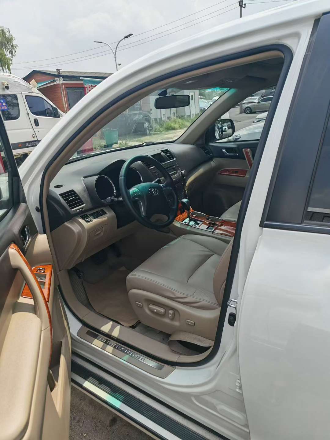 Toyota Highlander 2.7 Automatic Luxury 7-Seater 2