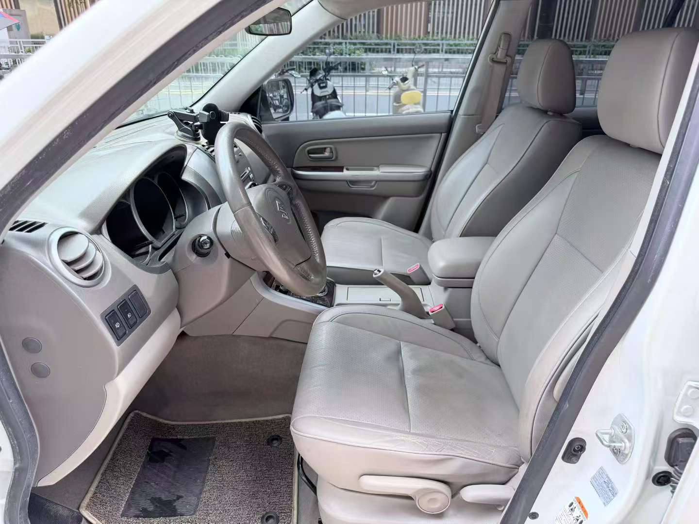 Suzuki Grand Vitara 2008 2.4 AT JLX-EL 5-door 4