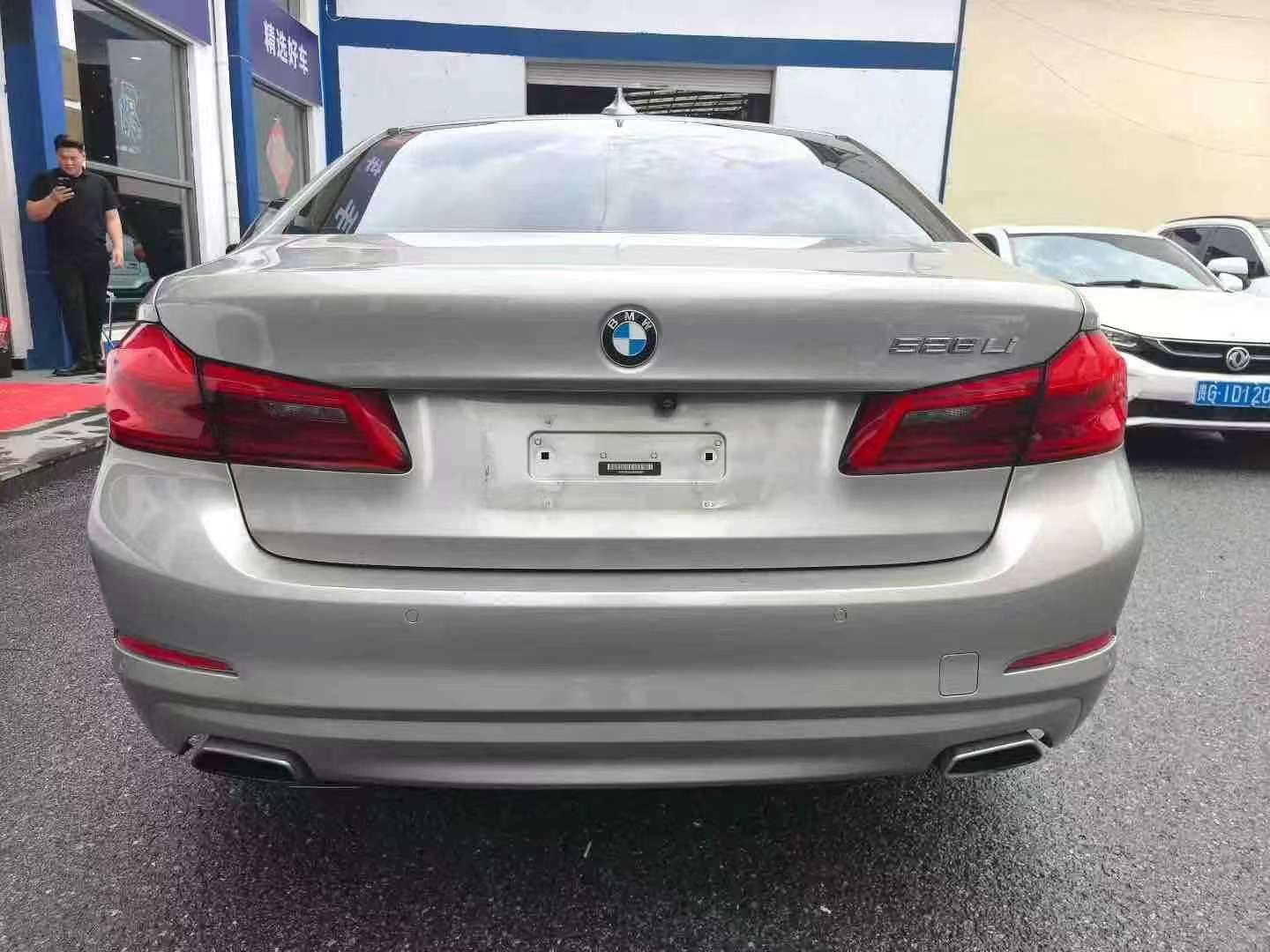 BMW 5 Series 528Li 5