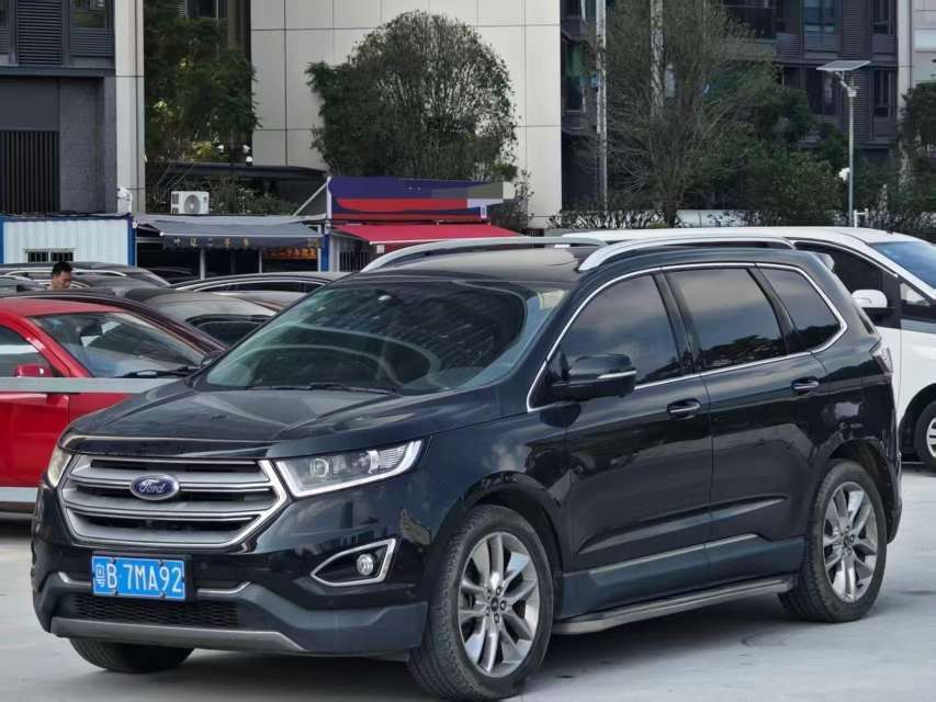Ford Edge 2016 2.0T AWD Platinum Edition 7-Seater Top Trim