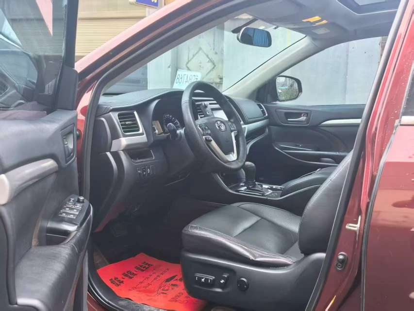 Toyota Highlander 2.0T AWD 7-Seat Luxury 4