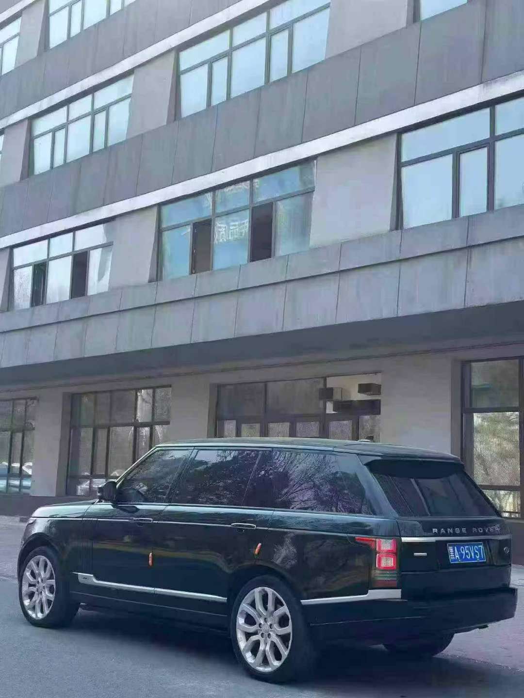 Land Rover Range Rover 5.0T Vautour Extended Four-Seater 4