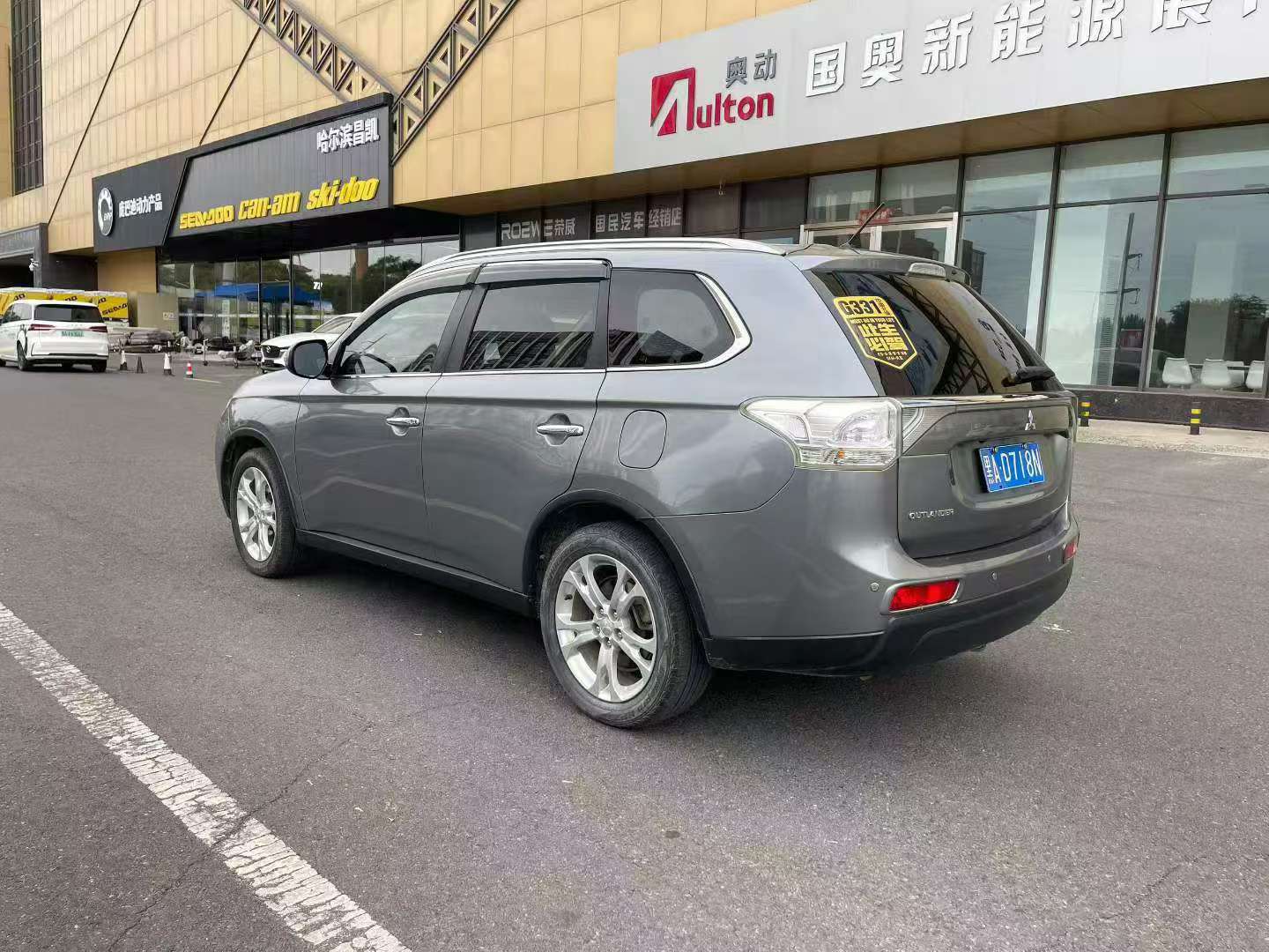 Mitsubishi Outlander 2015 2.4L Automatic AWD 5