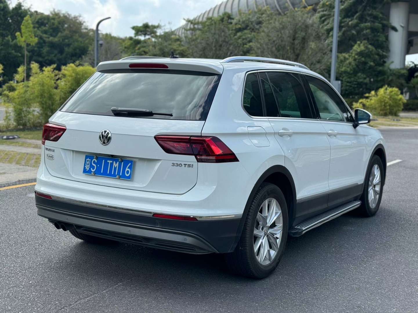 Volkswagen Tiguan 330TSI AWD R-Line 4