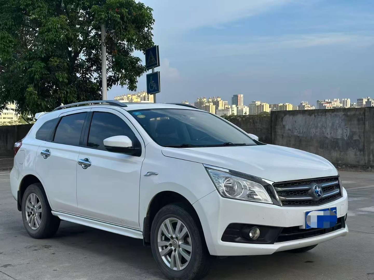 Venucia T70 2WD Rui Xing Edition 3