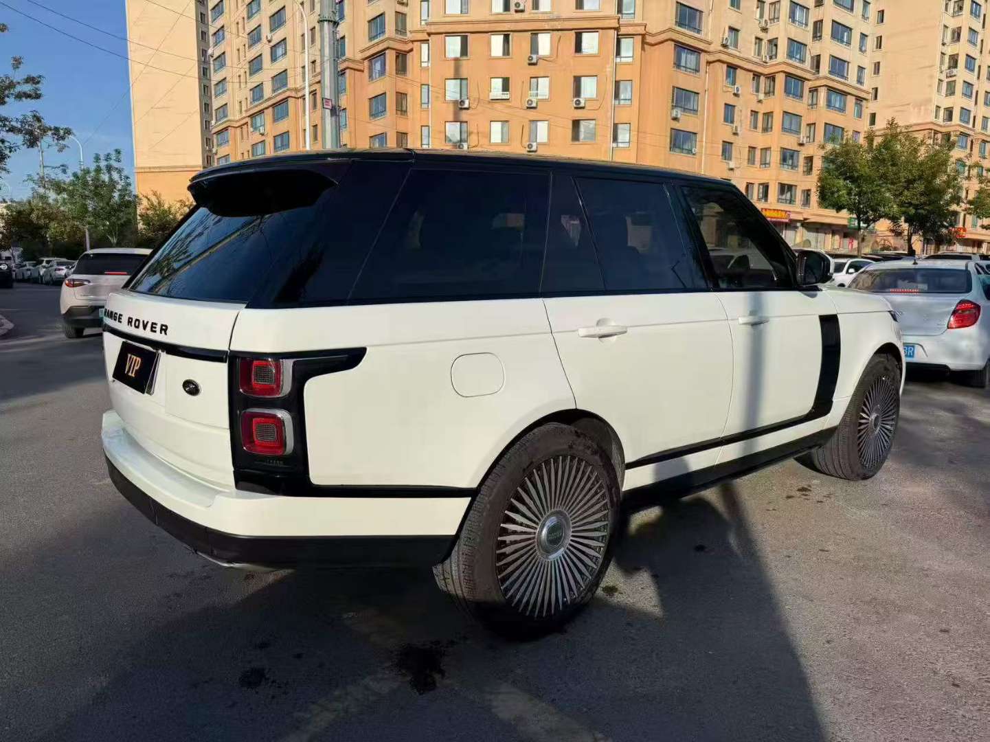 Land Rover Range Rover Executive 2015 9