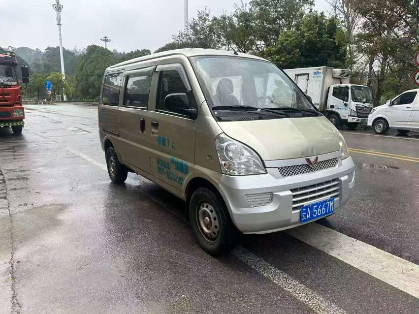 Wuling Rongguang 5
