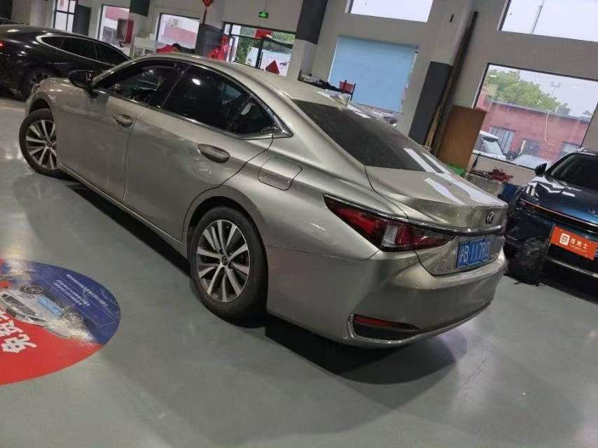 Lexus ES ES200 Excellence Edition 4