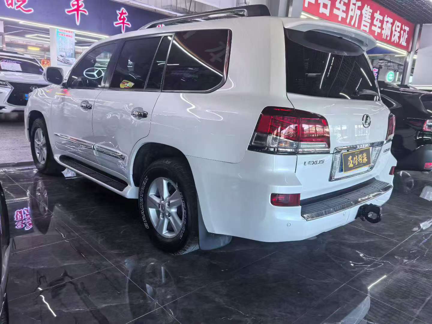 Lexus LX 2013 5.7L V8 6-Speed Automatic 4