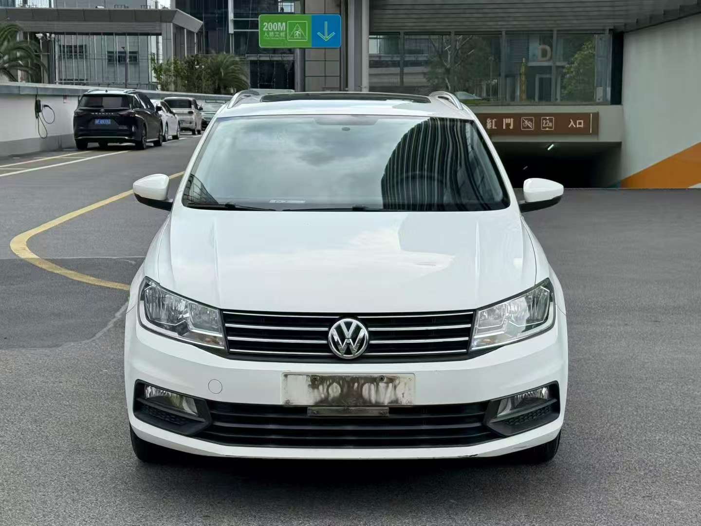 Volkswagen Jetta 1.6L Automatic Sunroof 2