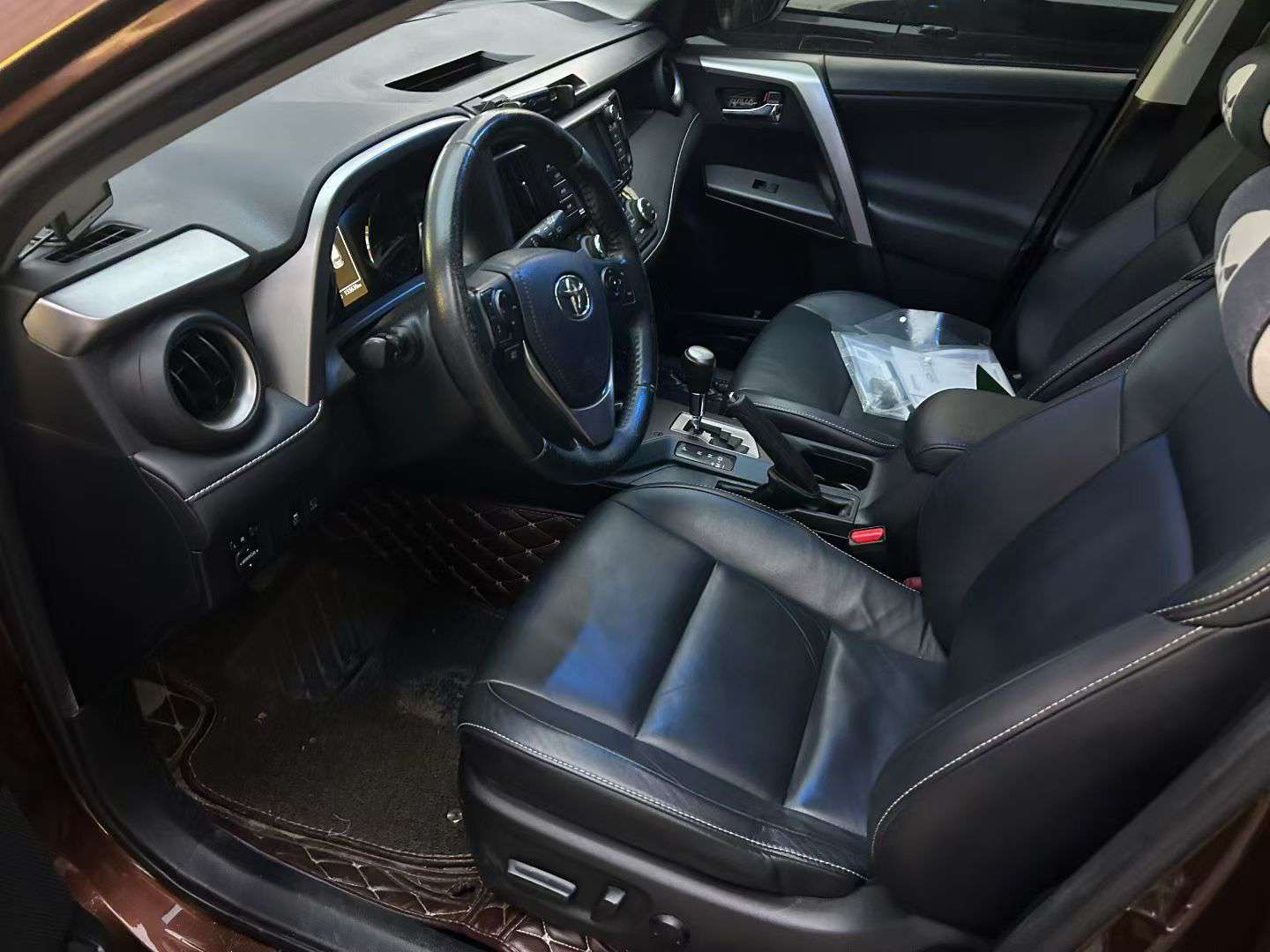 Toyota RAV4 2.0 Automatic Sunroof 4