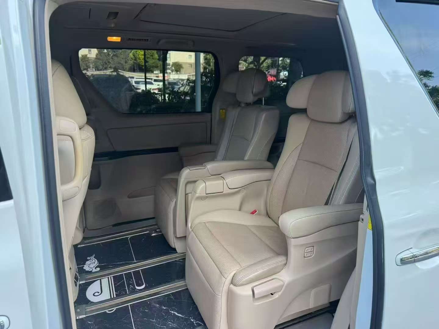 Toyota Alphard 3.5L V6 Automatic High Spec 6