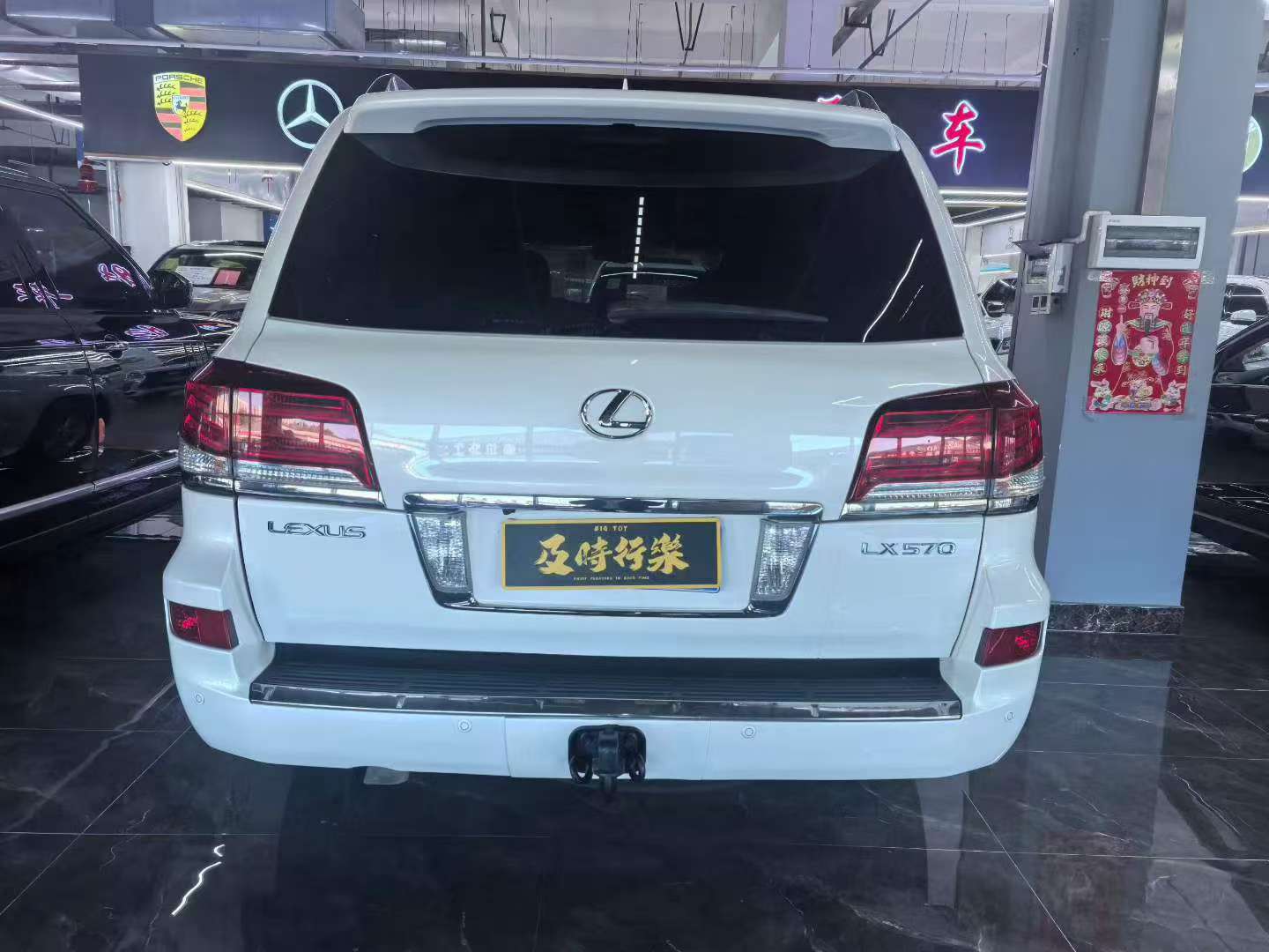 Lexus LX 2013 5.7L V8 6-Speed Automatic 7