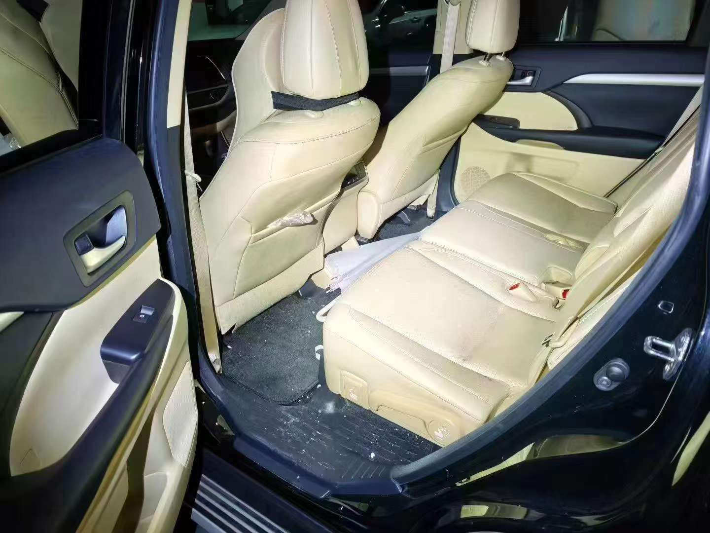 Toyota Highlander 2018 2.0T 2WD Premium 7 Seats 4