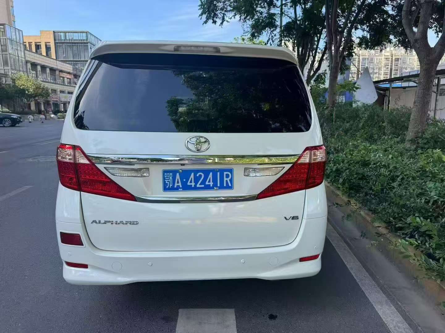 Toyota Alphard 3.5L V6 Automatic High Spec 4