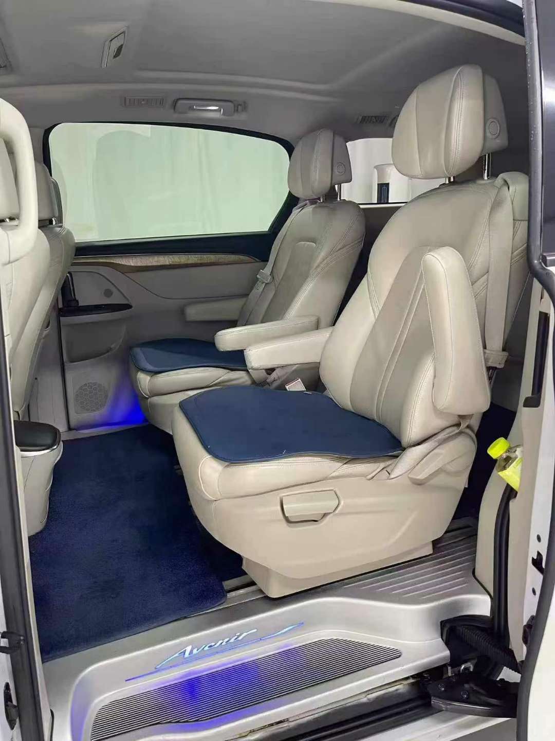 Buick GL8 ES 2.0T Automatic 9