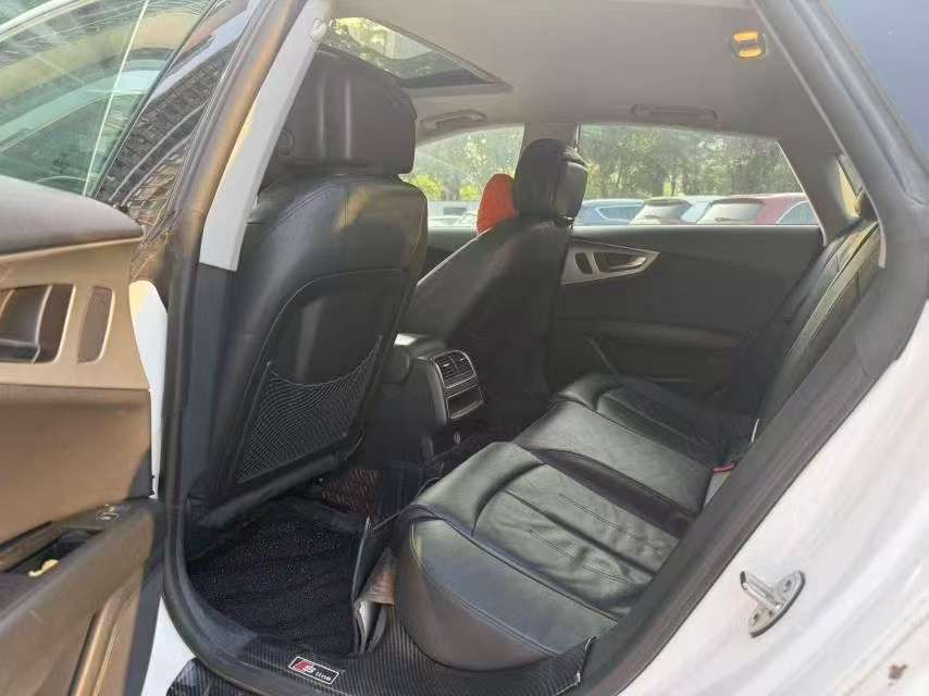 Audi A7 2.5L Standard 8