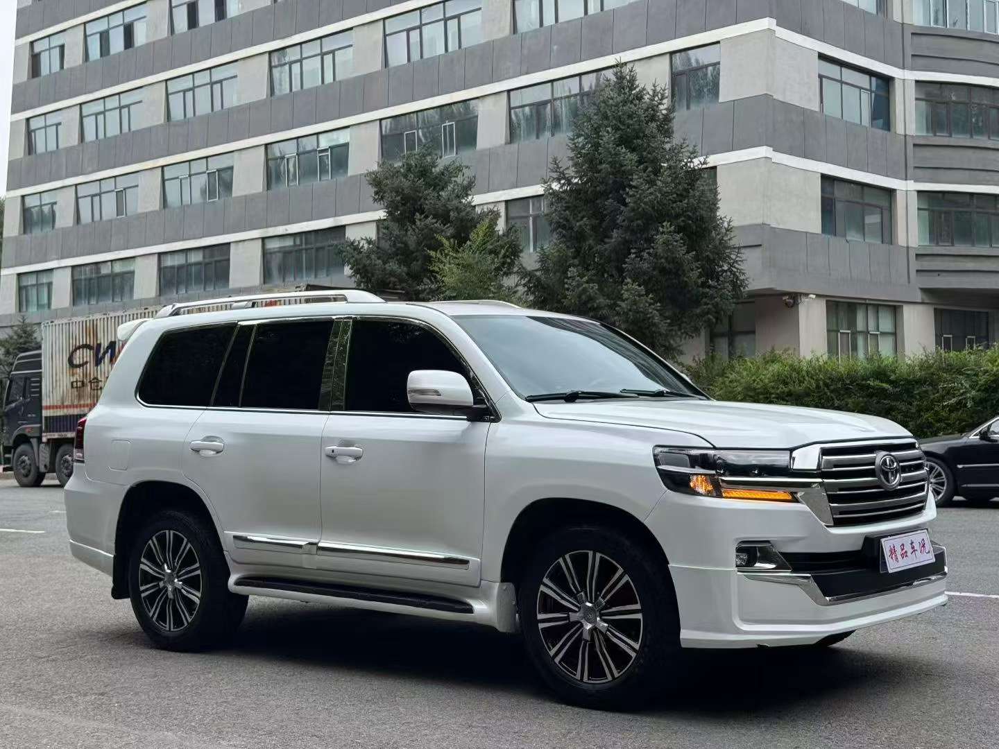 Toyota Land Cruiser 2015 4.0L Middle East 5-Seat Limited Edition 3