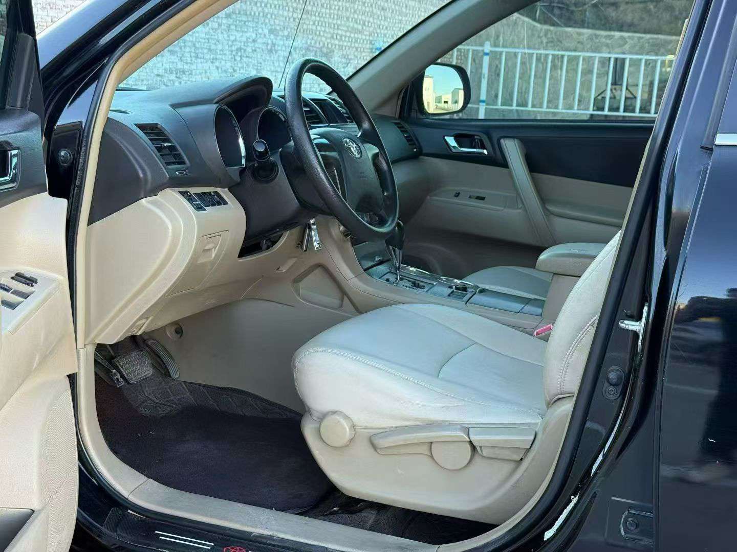 Toyota Highlander 2.7L 2WD 5-Seat 4