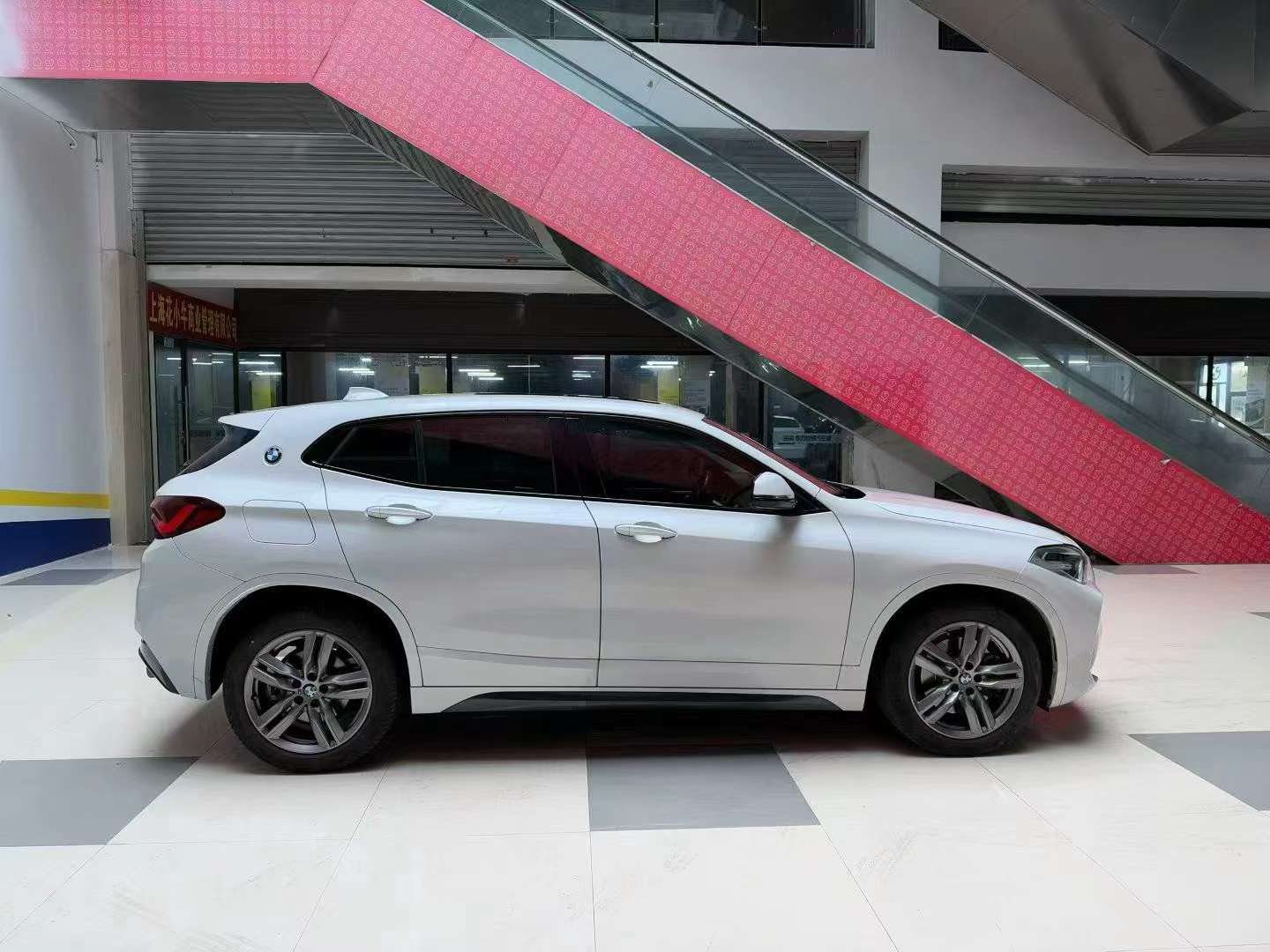 BMW X2 25i Leading M Sport 9