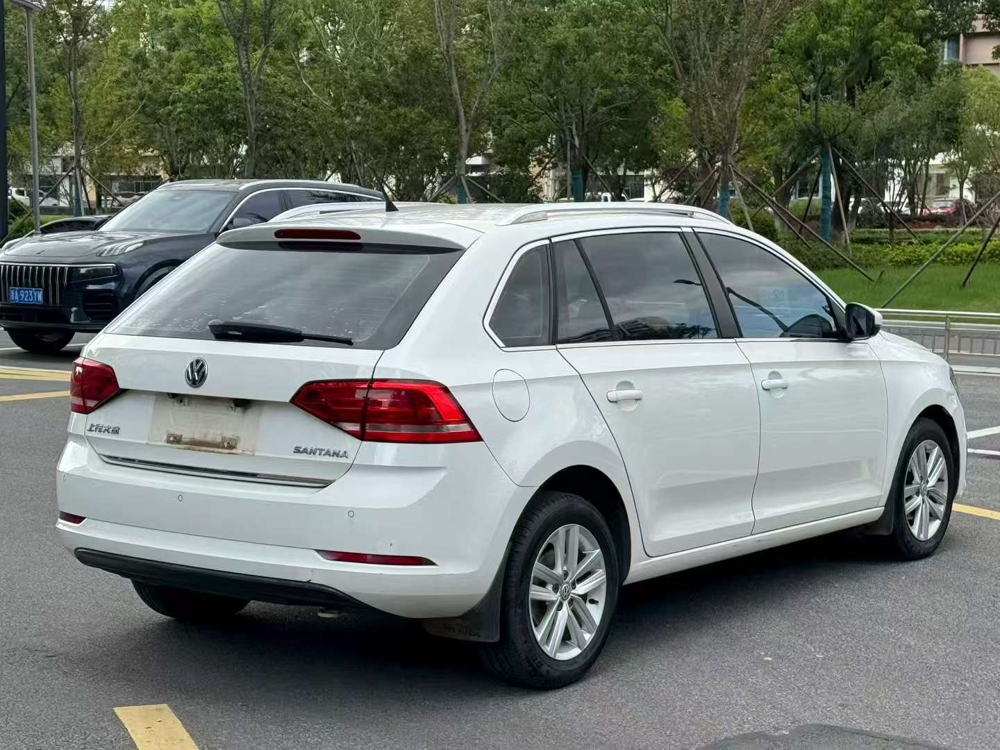Volkswagen Jetta 1.6L Automatic Sunroof 9