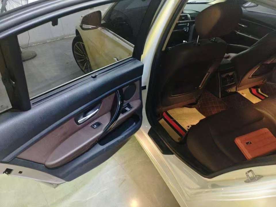 BMW 3 Series 320Li 2.0T Sport 6