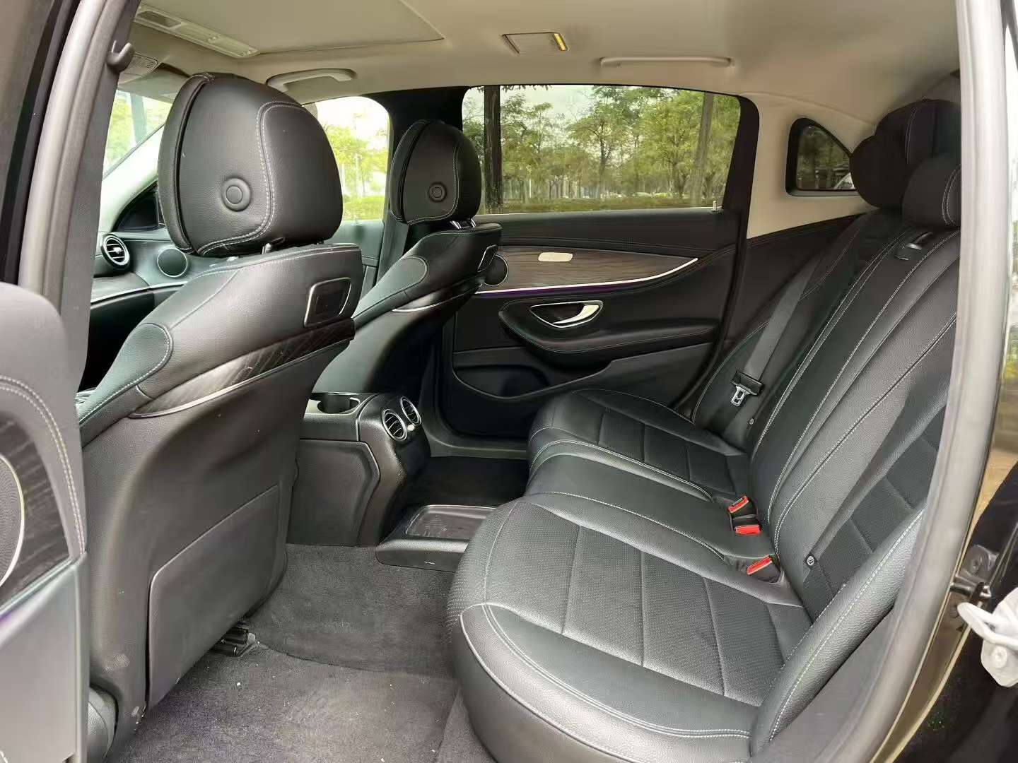 Mercedes-Benz E-Class E200L Long Wheelbase Large Screen Edition 6