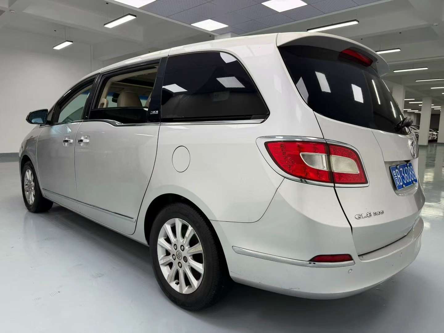 Buick GL8 3.0 Luxury 6