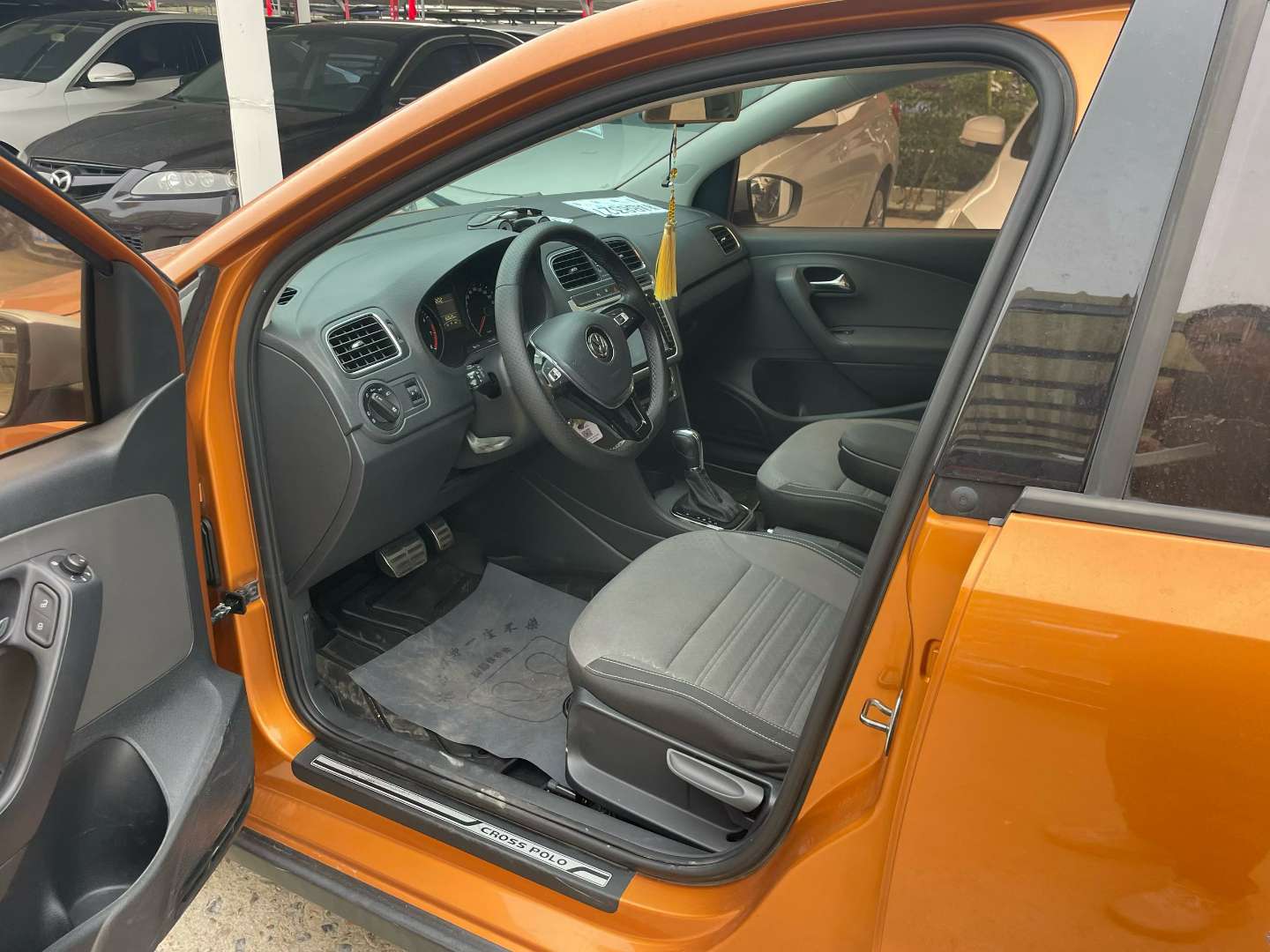 Volkswagen Polo 1.6L Sport Edition 2