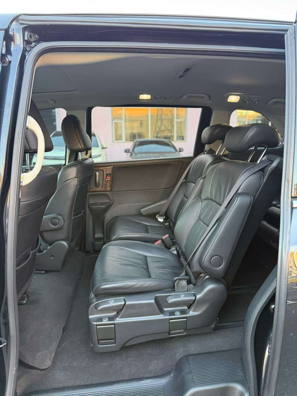 Honda Odyssey 2017 High Trim 7-Seater 8