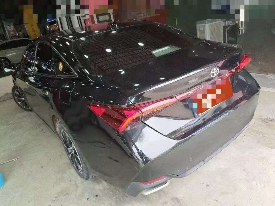 Toyota Avalon 2.0L Luxury Edition 4