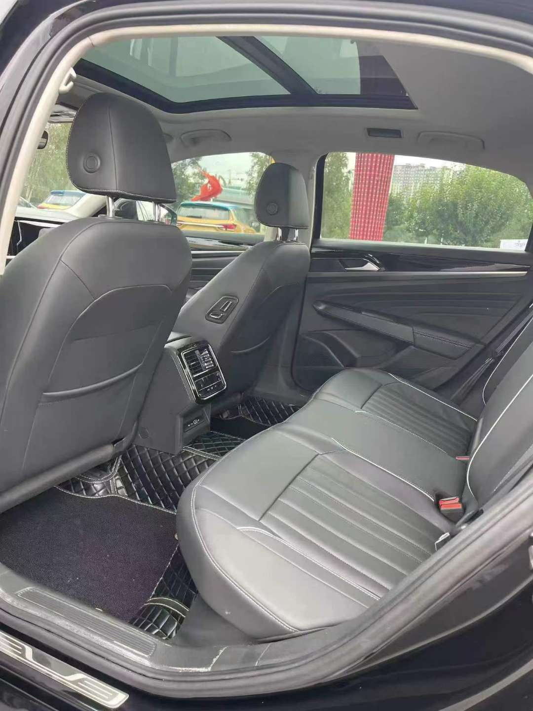 Volkswagen Passat 2.0T Automatic 9