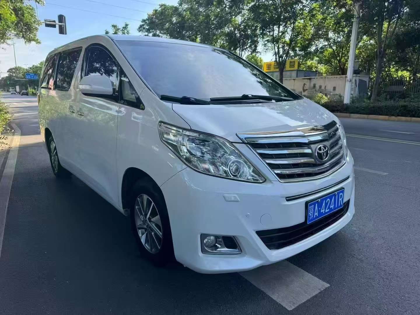 Toyota Alphard 3.5L V6 Automatic High Spec