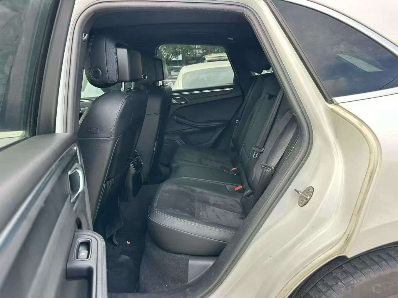 Porsche Macan 2.0T Automatic Panoramic Sunroof Seat Heating Bose Sound System 6