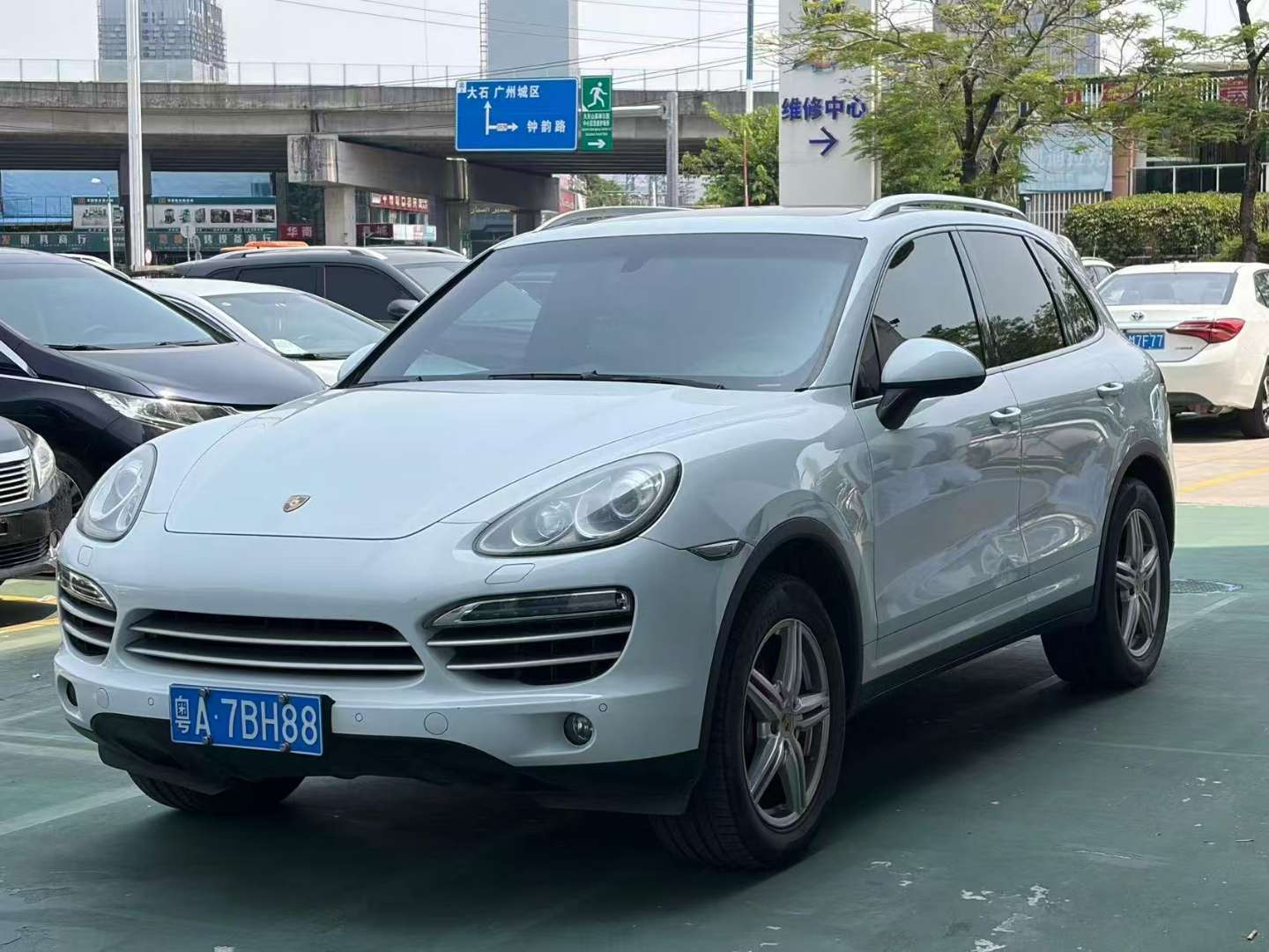 Porsche Cayenne 3.0T Platinum Edition