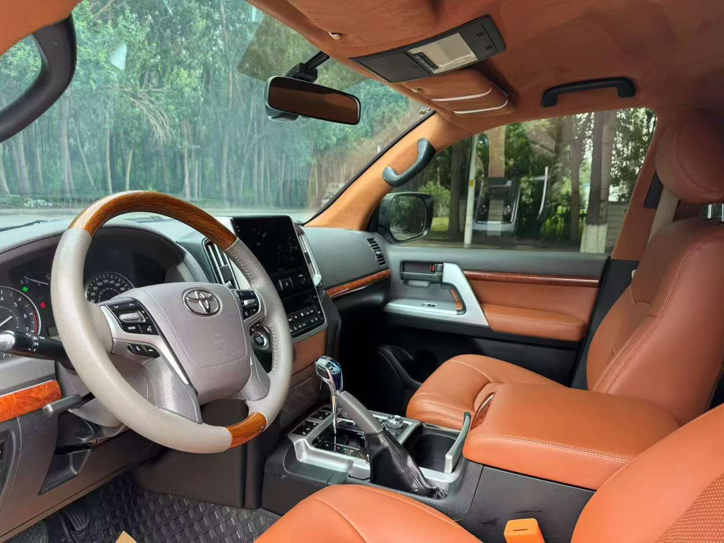 Toyota Land Cruiser 2015 4.0L Middle East 5-Seat Limited Edition 4