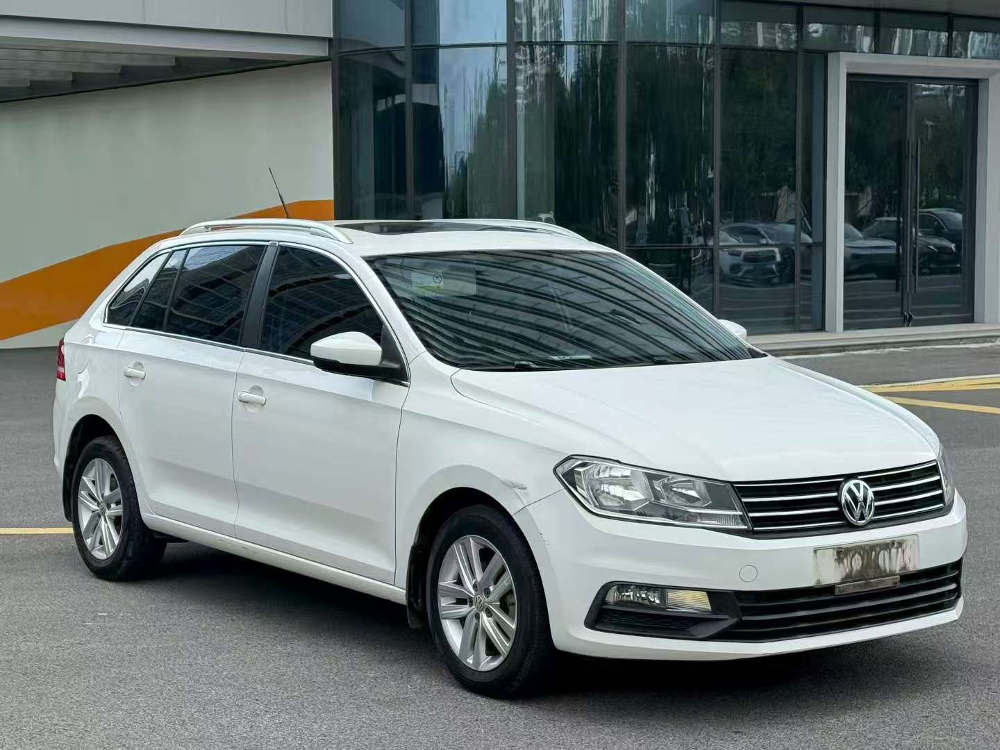 Volkswagen Jetta 1.6L Automatic Sunroof
