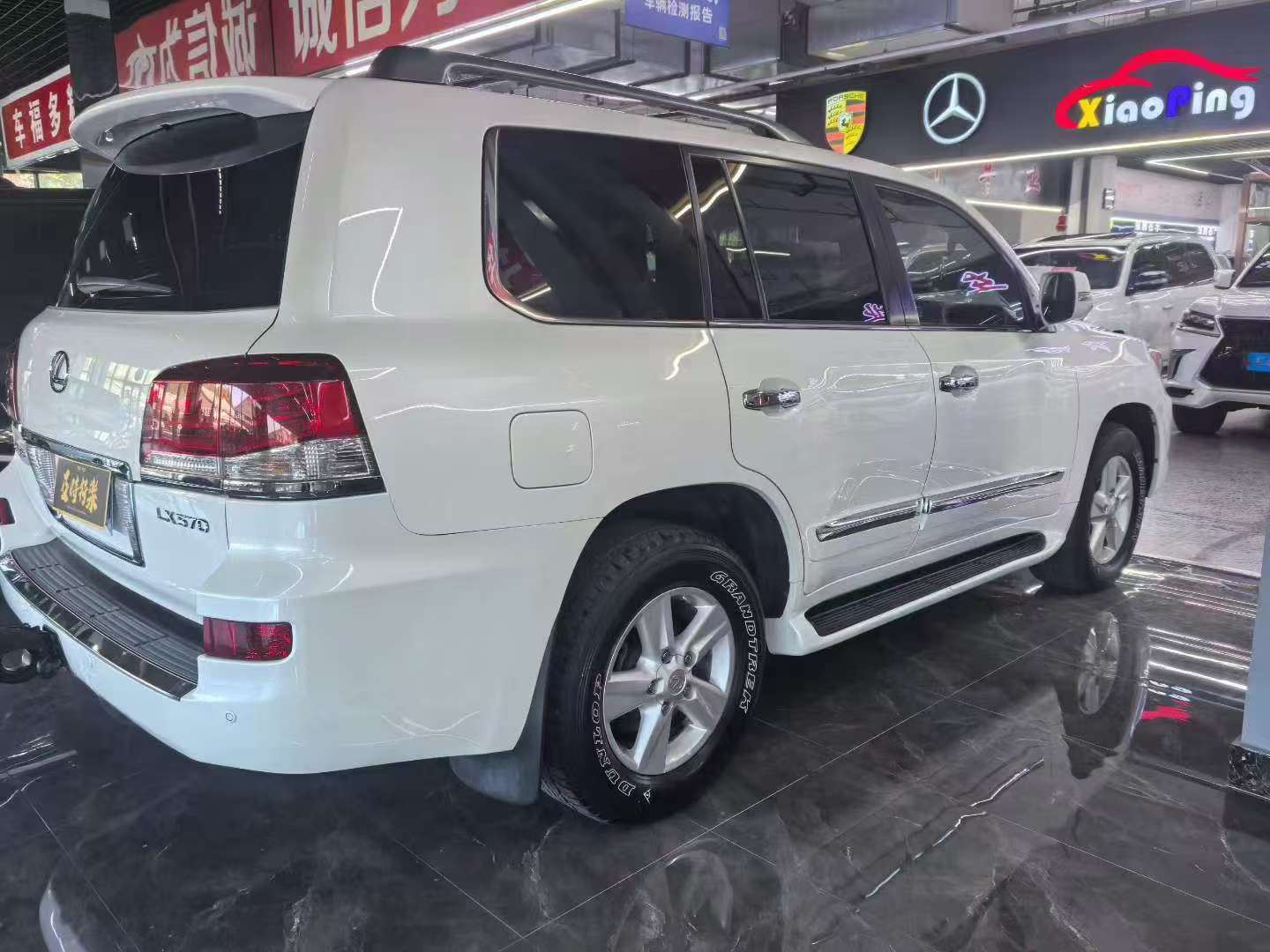 Lexus LX 2013 5.7L V8 6-Speed Automatic 3